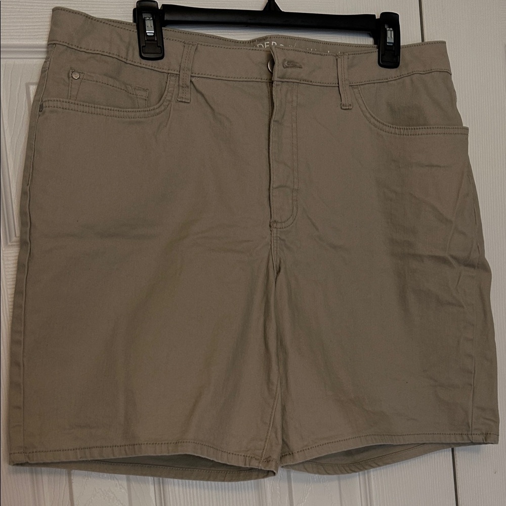 Lee Riders Midrise Khaki Shorts - Tan